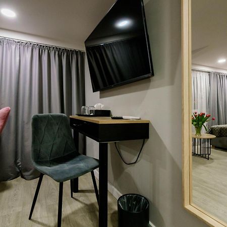 Kamienica No 111A Warsaw Airportアパートホテル エクステリア 写真
