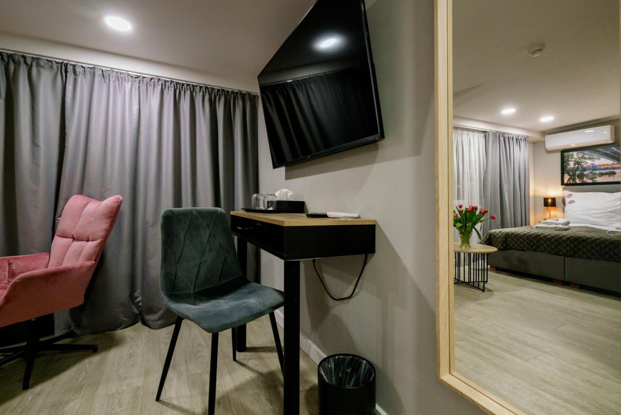 Kamienica No 111A Warsaw Airportアパートホテル エクステリア 写真